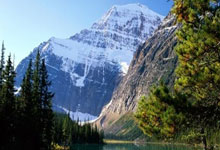 [足球之夜]上海德比：竞争与共赢.